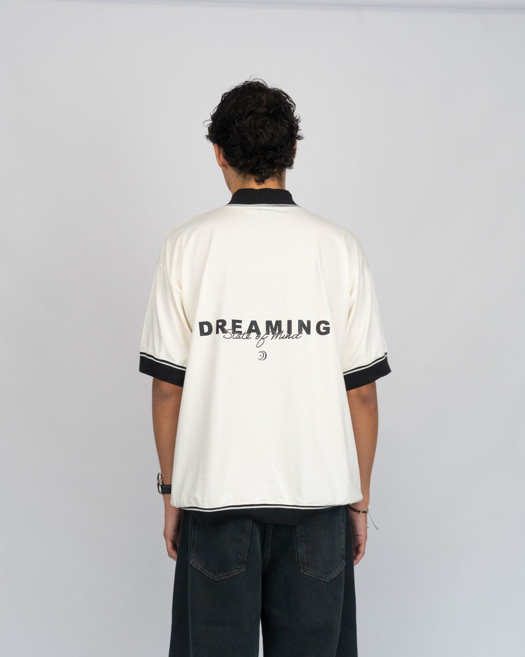 V | Off-white & black